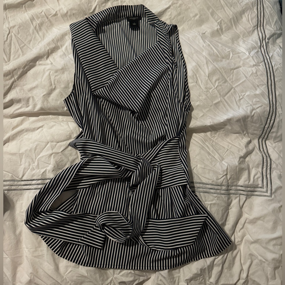 Ann Taylor sleeveless blouse - size 4